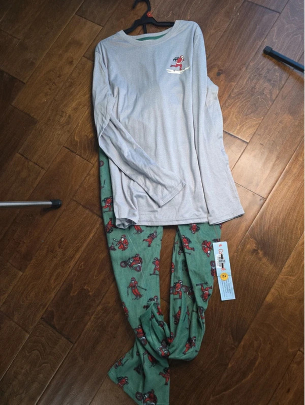 Size 16/18 brand new christmas pajamas from target item 533G3
